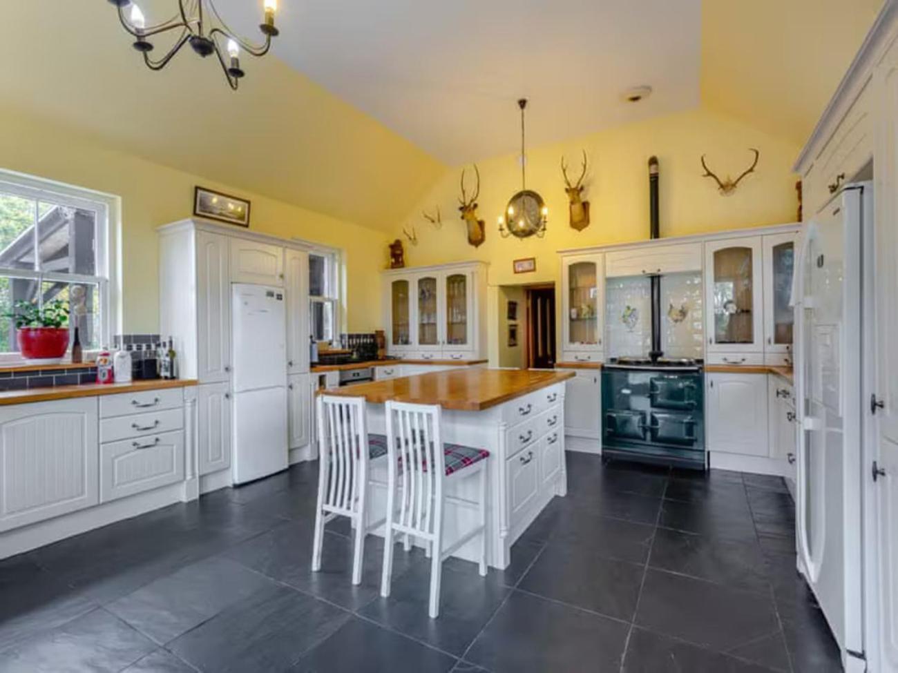 The Doune, Luxury Traditional With Hot Tub Inverness