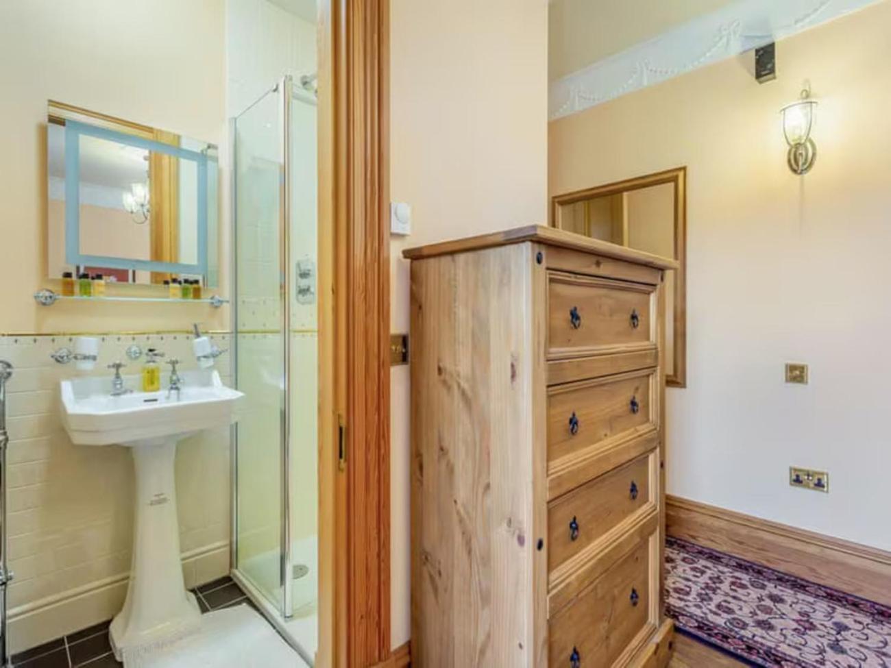 Villa The Doune, Luxury Traditional With Hot Tub *