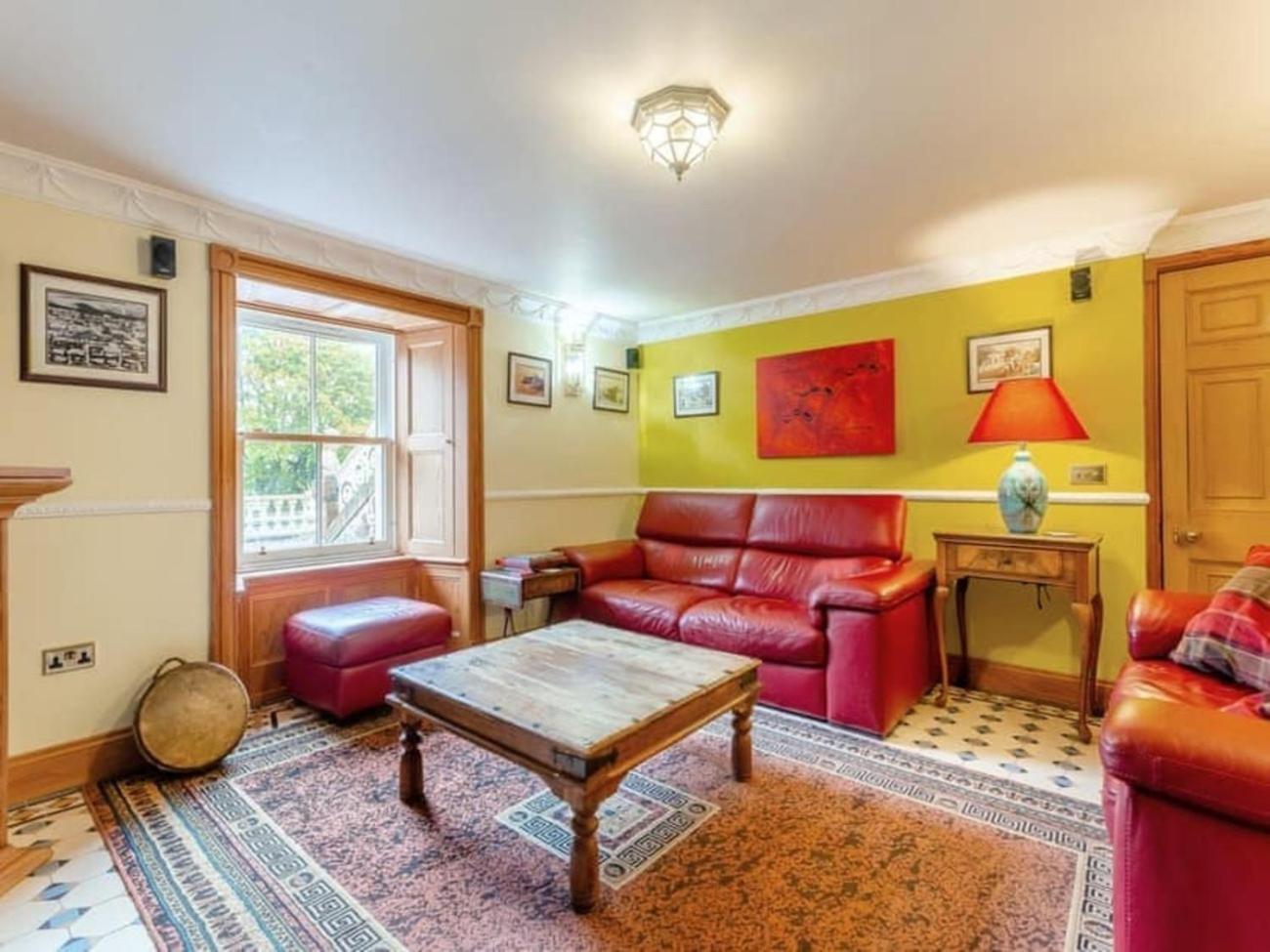 Villa The Doune, Luxury Traditional With Hot Tub Inverness